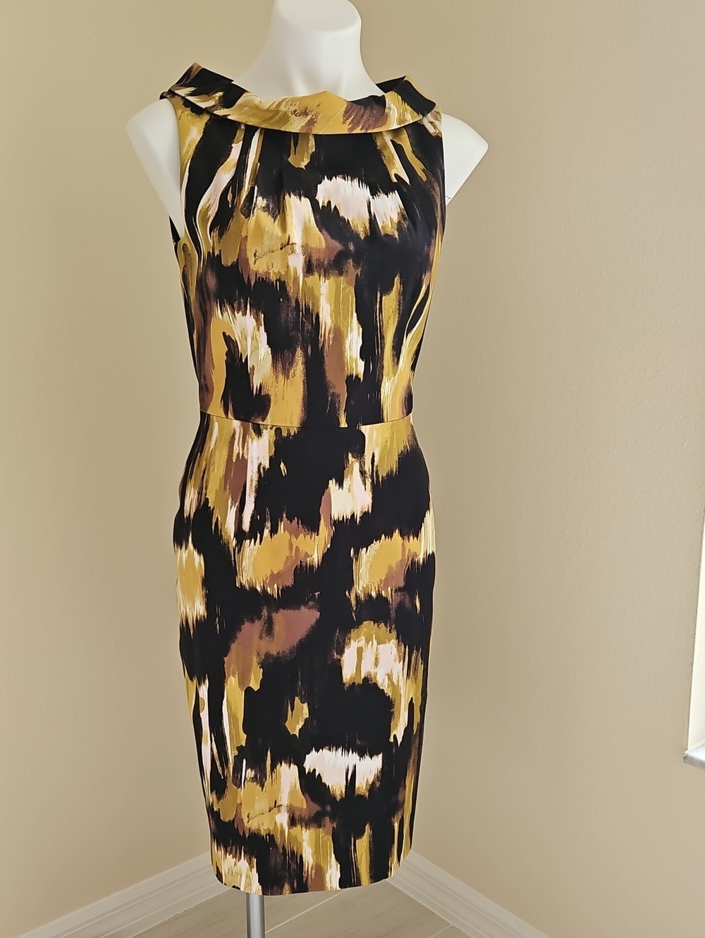 David Meister Sleeveless Abstract Print Cotton Wiggle Dress in Black and Gold